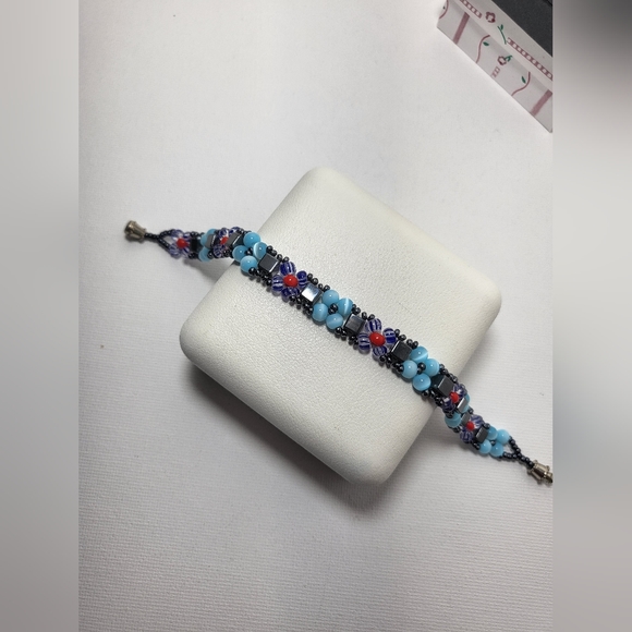 Floral Chain Bracelet - Picture 4 of 7